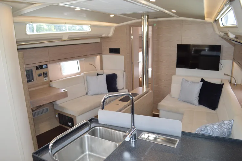 Slide: The Image of Hanse 418 - Salon (3) - 44