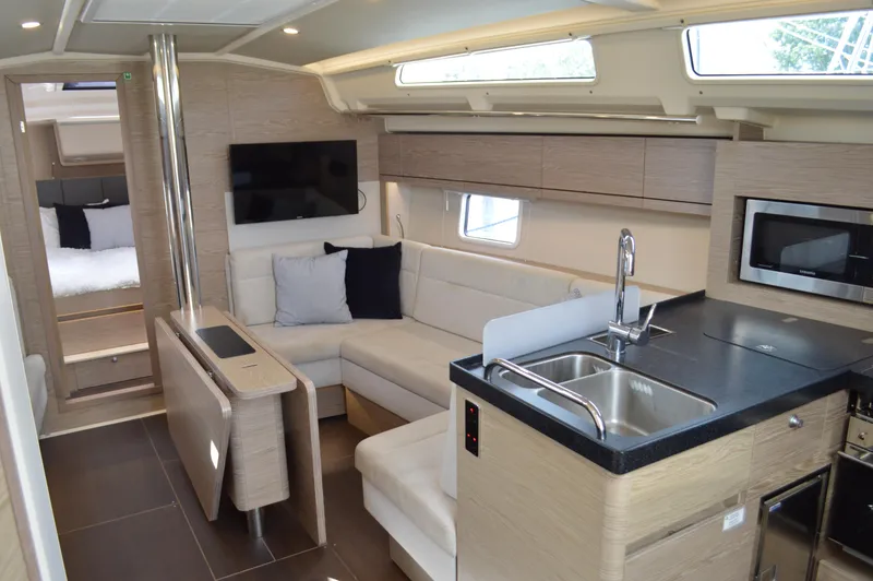 Slide: The Image of Hanse 418 - Salon (4) - 45