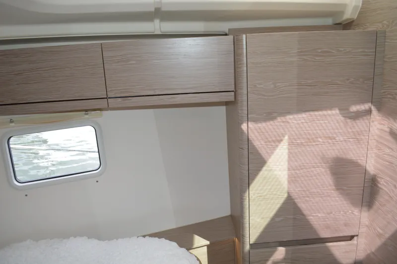 Slide: The Image of Hanse 418 - V-Berth Stbd. Storage - 63