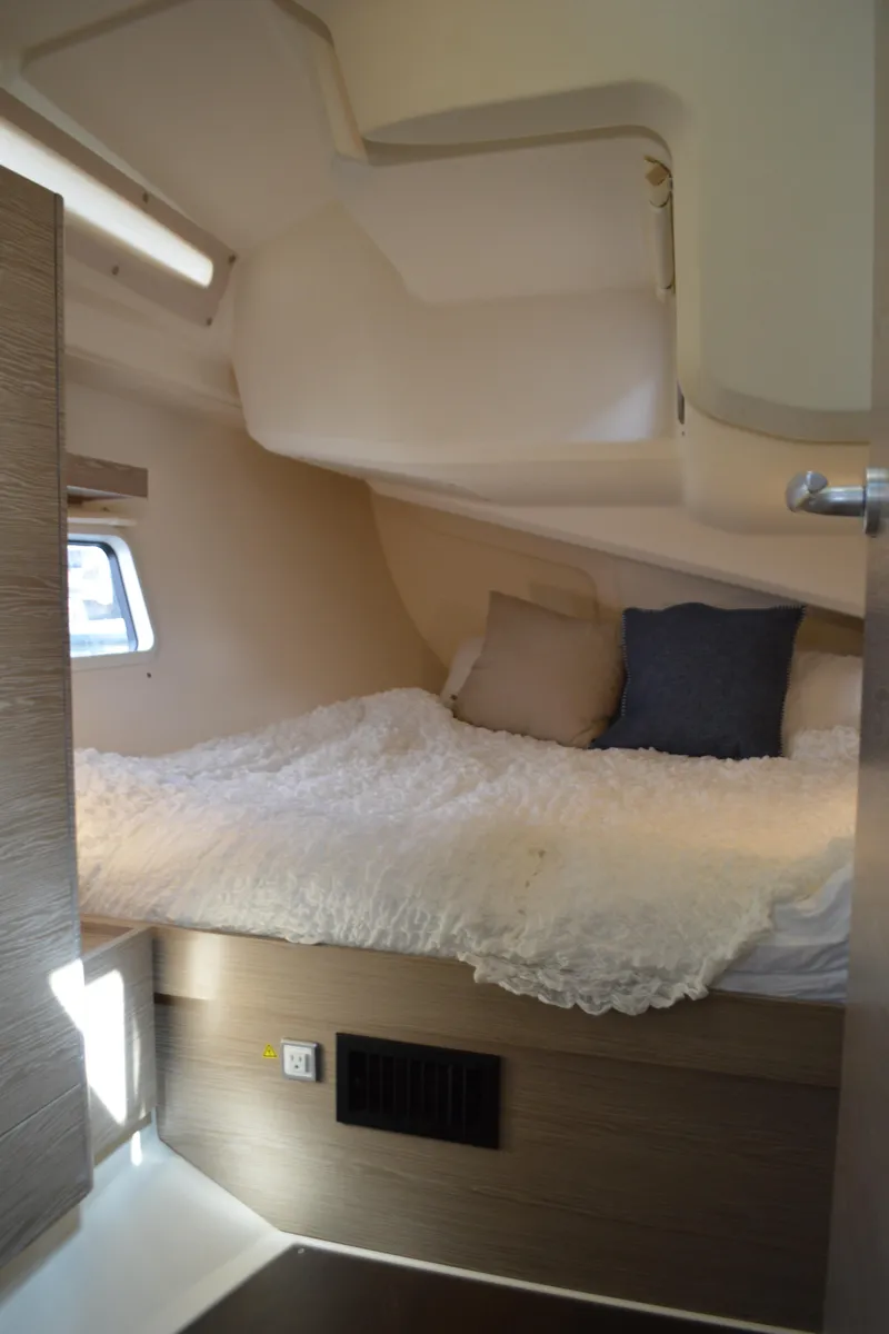 Slide: The Image of Hanse 418 - Stbd. Aft Berth - 65
