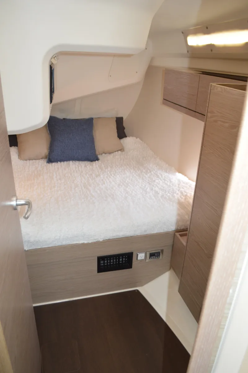 Slide: The Image of Hanse 418 - Port Aft Berth - 66