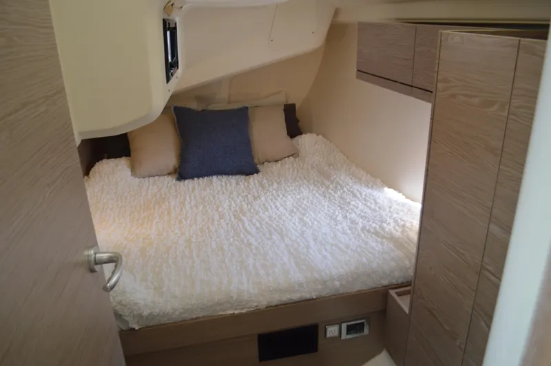 Slide: The Image of Hanse 418 - Port Aft Berth - 67