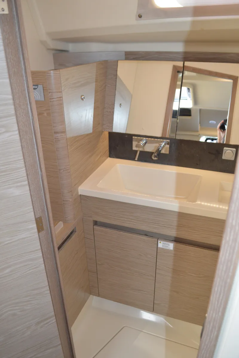 Slide: The Image of Hanse 418 - Head - 68