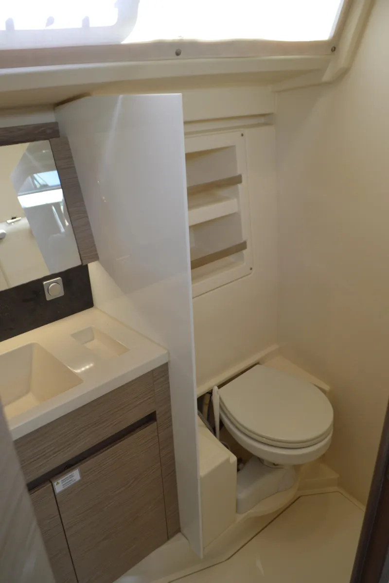 Slide: The Image of Hanse 418 - Head and Shower - 69