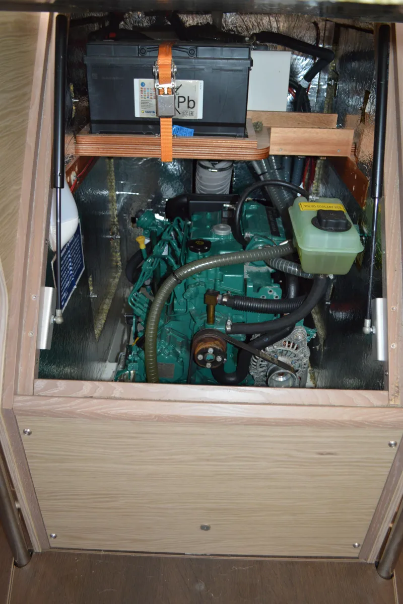 Slide: The Image of Hanse 418 - Volvo Engine - 70