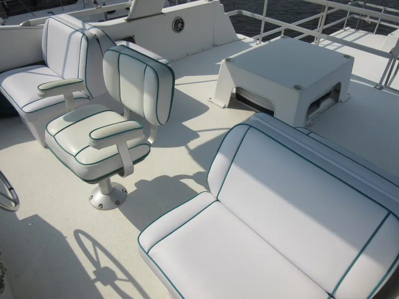 Slide: The Image of White seating on 1995 Gibson 44 Classic boat deck. - 22