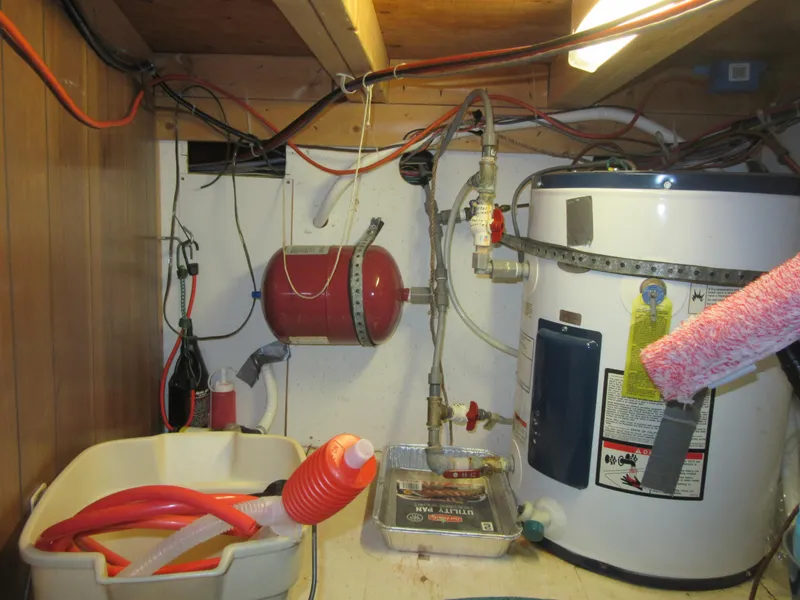 Slide: The Image of Gibson 44 Classic 1995 - 70