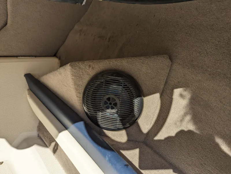 Slide: The Image of 2006 Sea Ray 200 Select boat interior with speaker on carpeted floor. - 22