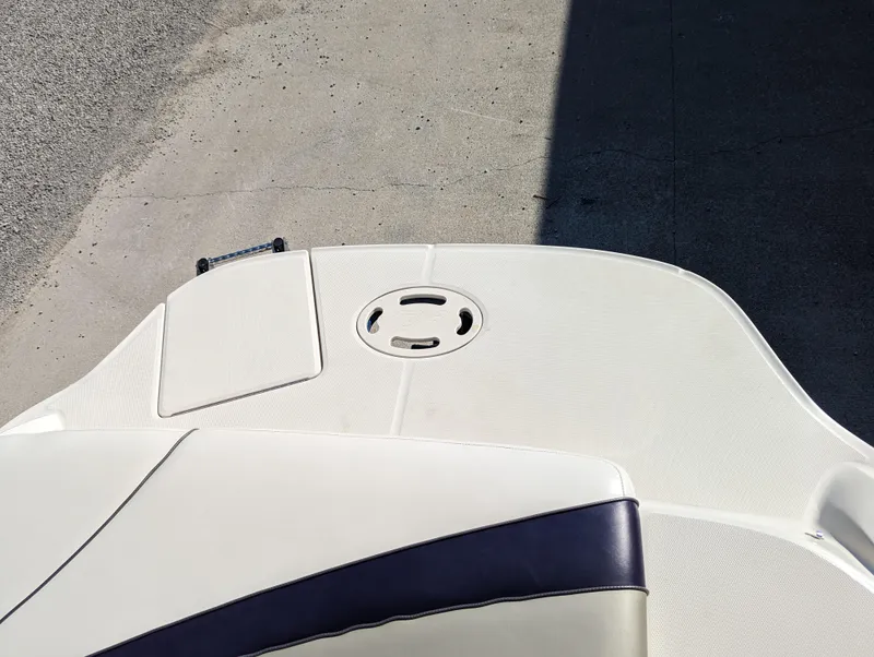 Slide: The Image of 2006 Sea Ray 200 Select boat deck, white with navy accents. - 27