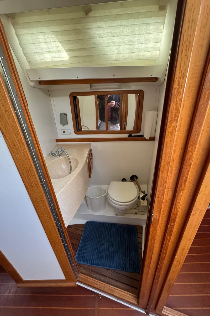 Slide: The Image of Aft Guest Head and Shower - 44