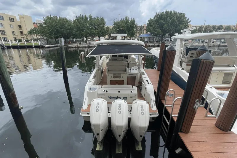Slide: The Image of Boston Whaler 350 Realm 2020 - 13