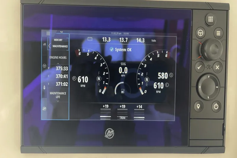Slide: The Image of Boston Whaler 350 Realm 2020 - 14