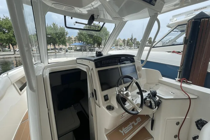 Slide: The Image of Boston Whaler 350 Realm 2020 - 16