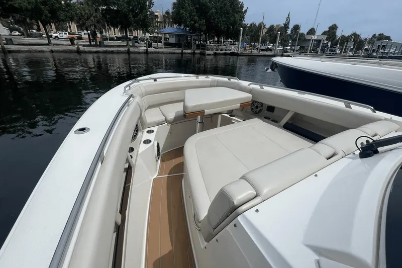 Slide: The Image of Boston Whaler 350 Realm 2020 - 17