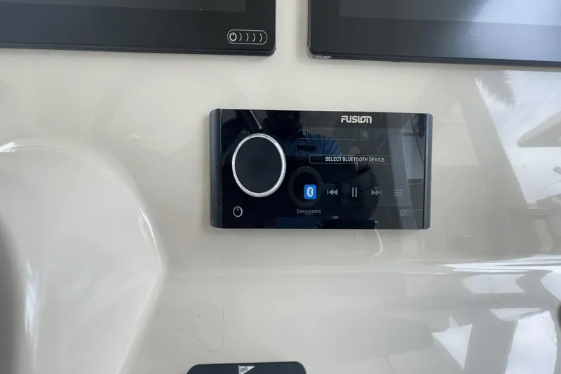 Slide: The Image of Boston Whaler 350 Realm 2020 - 24