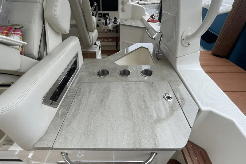 Slide: The Image of Boston Whaler 350 Realm 2020 - 30