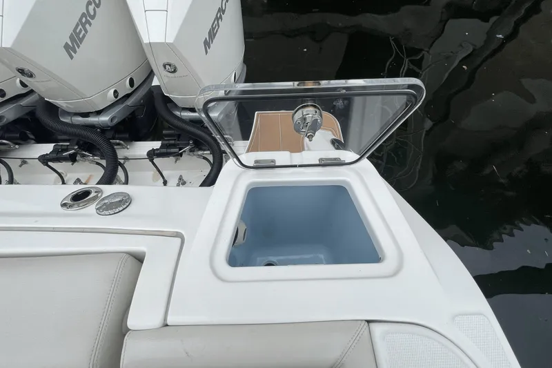 Slide: The Image of Boston Whaler 350 Realm 2020 - 34