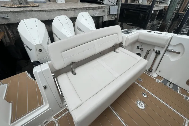 Slide: The Image of Boston Whaler 350 Realm 2020 - 37