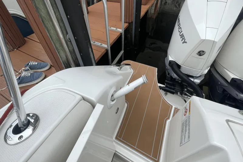 Slide: The Image of Boston Whaler 350 Realm 2020 - 40