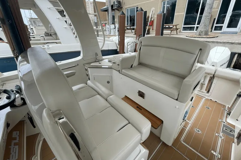 Slide: The Image of Boston Whaler 350 Realm 2020 - 42