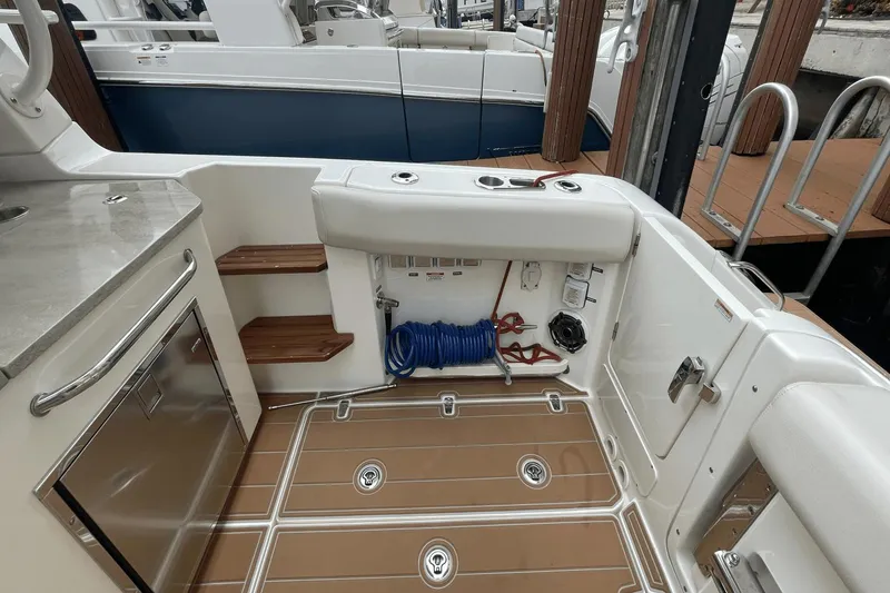 Slide: The Image of Boston Whaler 350 Realm 2020 - 47