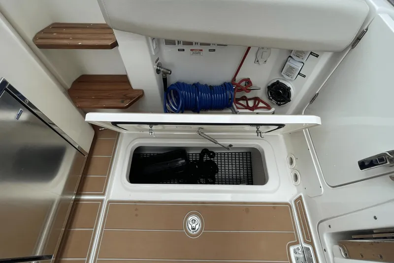 Slide: The Image of Boston Whaler 350 Realm 2020 - 49