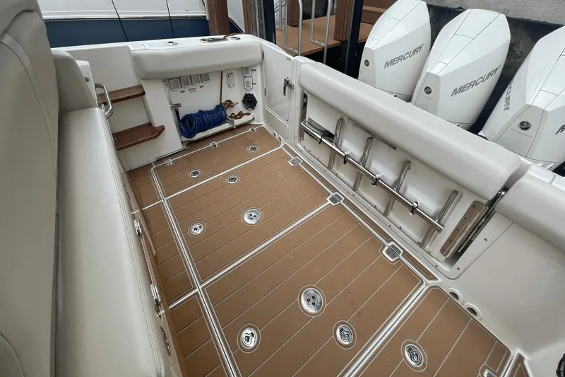 Slide: The Image of Boston Whaler 350 Realm 2020 - 51