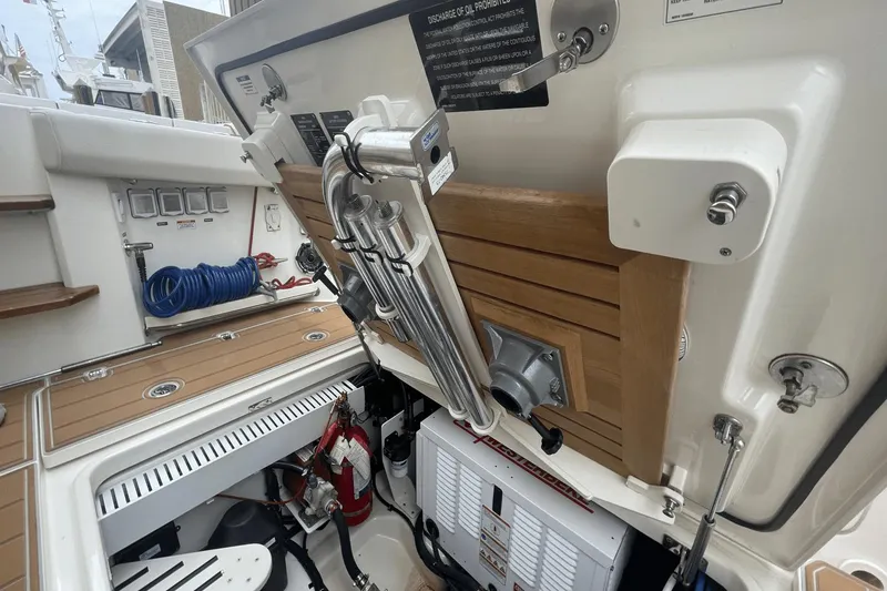 Slide: The Image of Boston Whaler 350 Realm 2020 - 54