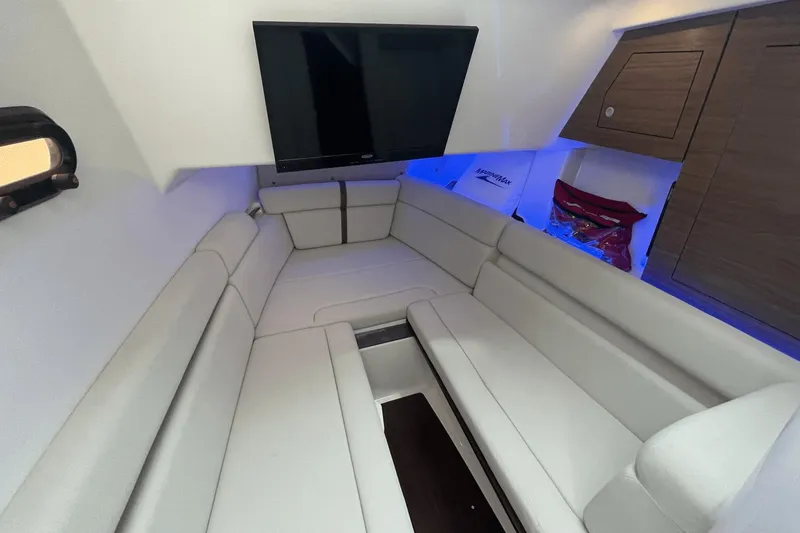 Slide: The Image of Boston Whaler 350 Realm 2020 - 58