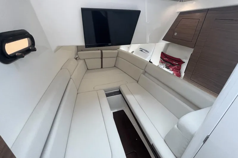Slide: The Image of Boston Whaler 350 Realm 2020 - 59