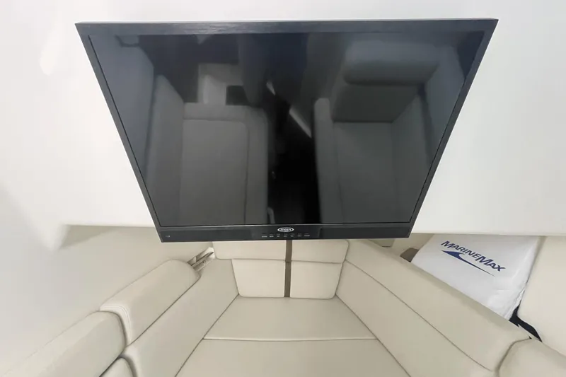 Slide: The Image of Boston Whaler 350 Realm 2020 - 61