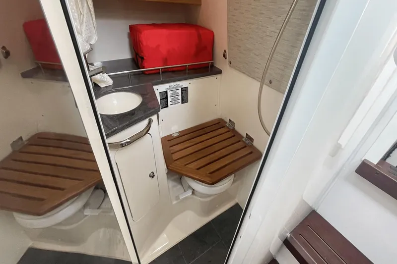 Slide: The Image of Boston Whaler 350 Realm 2020 - 62