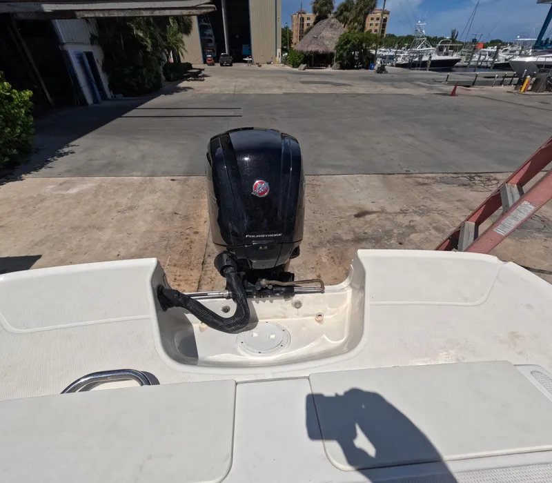 Slide: The Image of The image shows the stern of a Bayliner VR6 Bowrider OB with an outboard motor. - 15