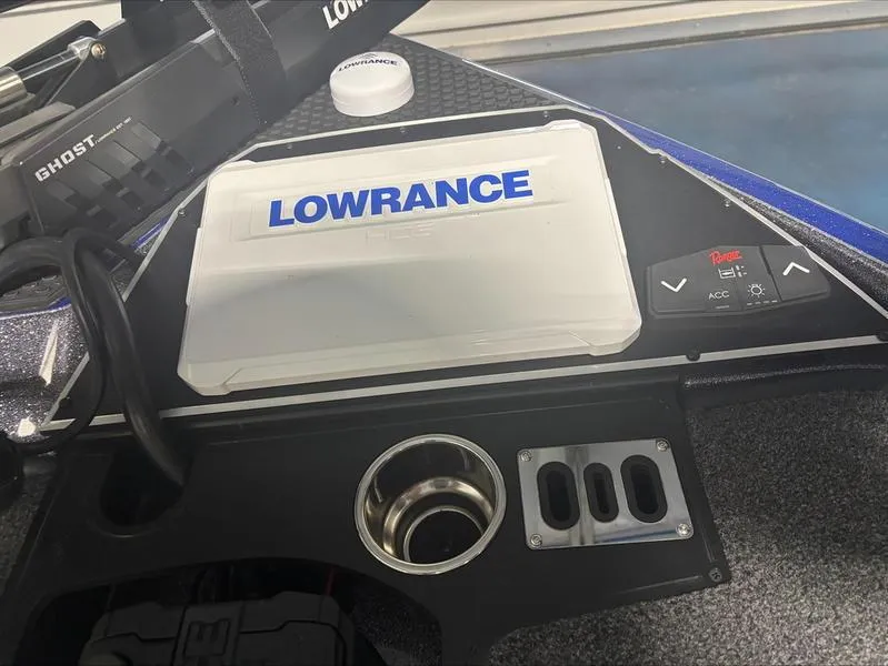 Slide: The Image of 2024 Ranger Z 521 R CUP ED boat dashboard with Lowrance electronics and control panel. - 15