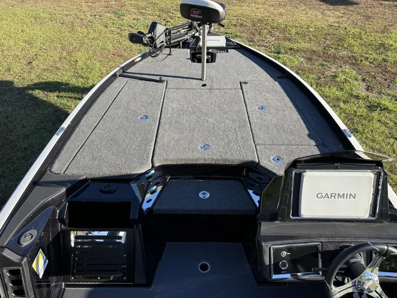 Slide: The Image of Ranger Z520RC 2025 - 14