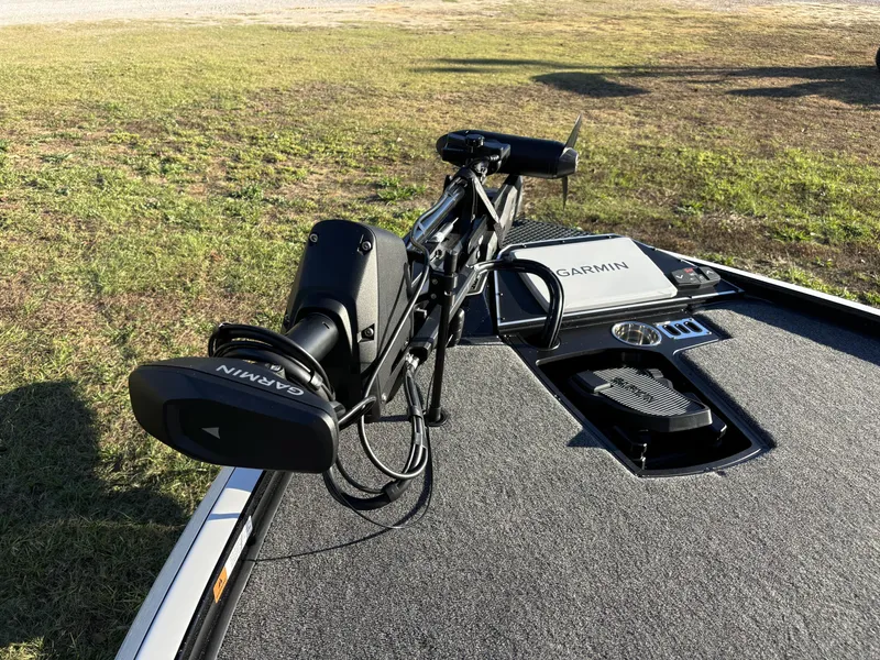 Slide: The Image of Ranger Z520RC 2025 - 15