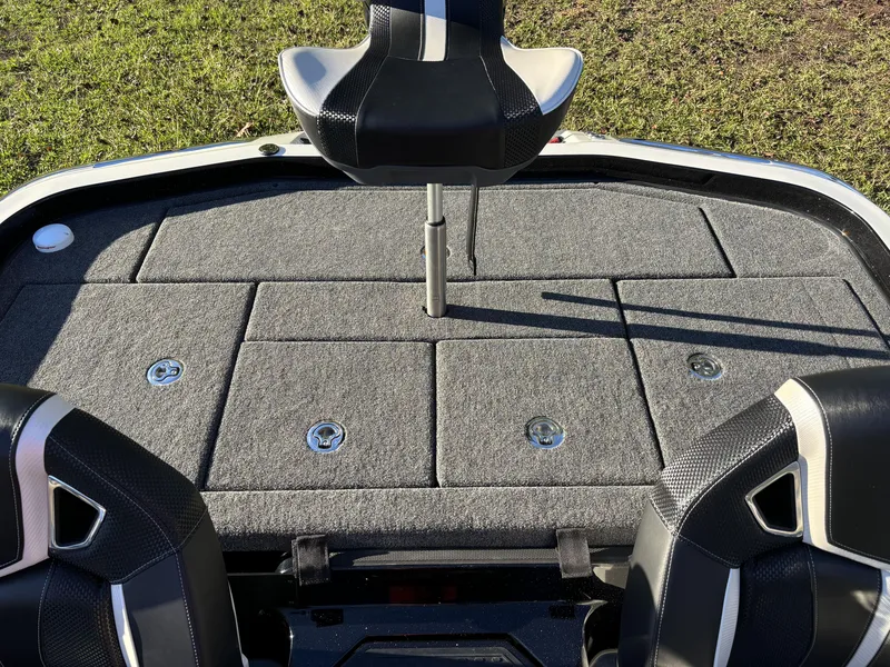 Slide: The Image of Ranger Z520RC 2025 - 18