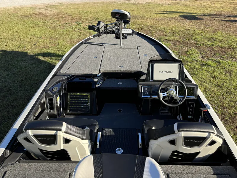 Slide: The Image of Ranger Z520RC 2025 - 6