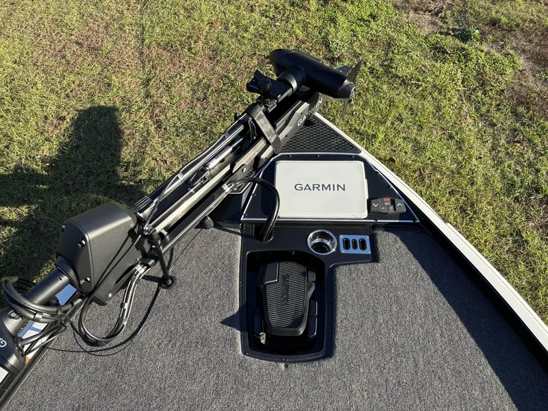 Slide: The Image of Ranger Z520RC 2025 - 7