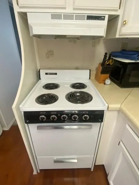 Slide: The Image of White electric stove in 1985 Arc houseboat kitchen. - 10