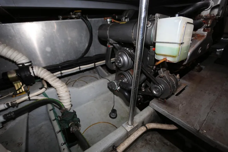 Slide: The Image of Mainship 34 Motor Yacht 1997 - 98