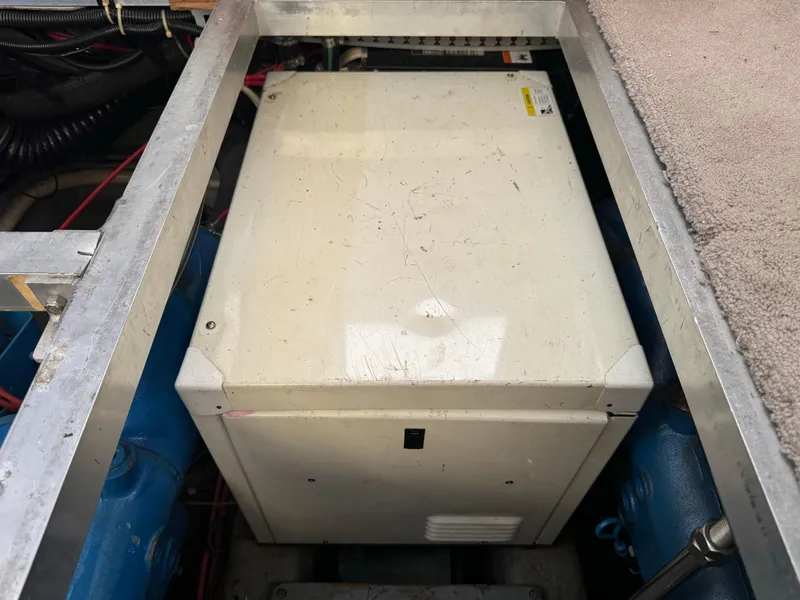 Slide: The Image of Engine compartment of a 1991 Carver 33 Aft Cabin boat, featuring a central unit. - 40