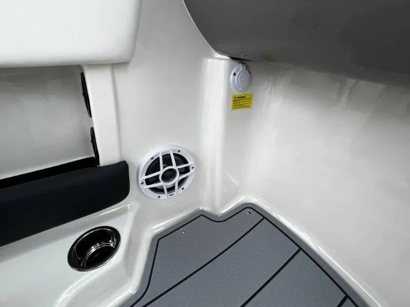 Slide: The Image of Chaparral 21 SSi Ski & Fish 2025 - 108