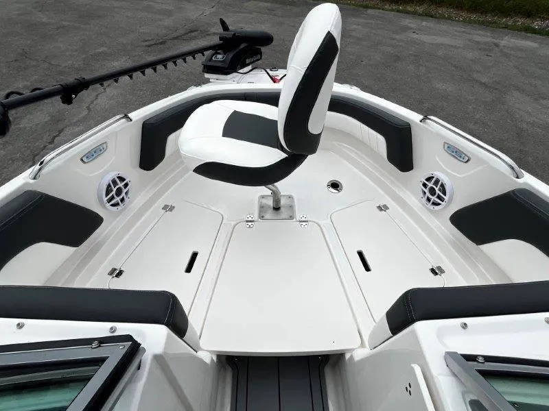 Slide: The Image of Chaparral 21 SSi Ski & Fish 2025 - 111