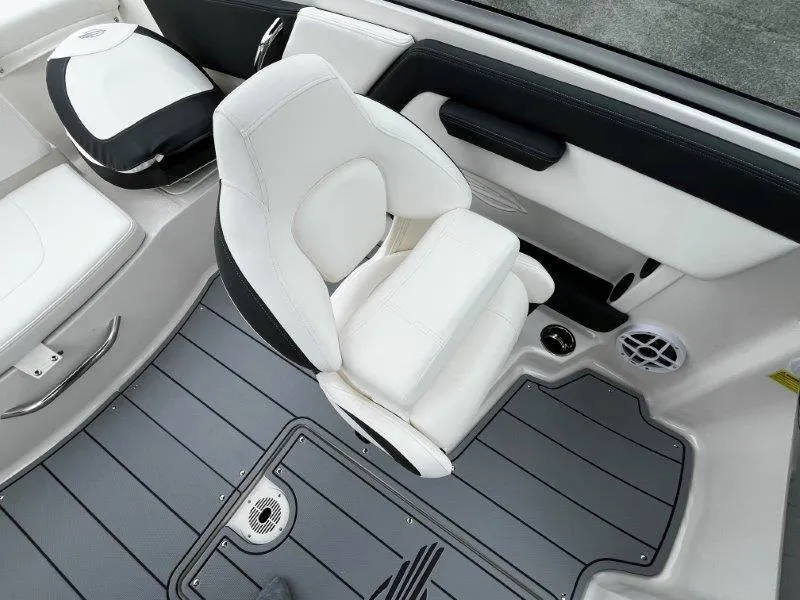 Slide: The Image of Chaparral 21 SSi Ski & Fish 2025 - 113