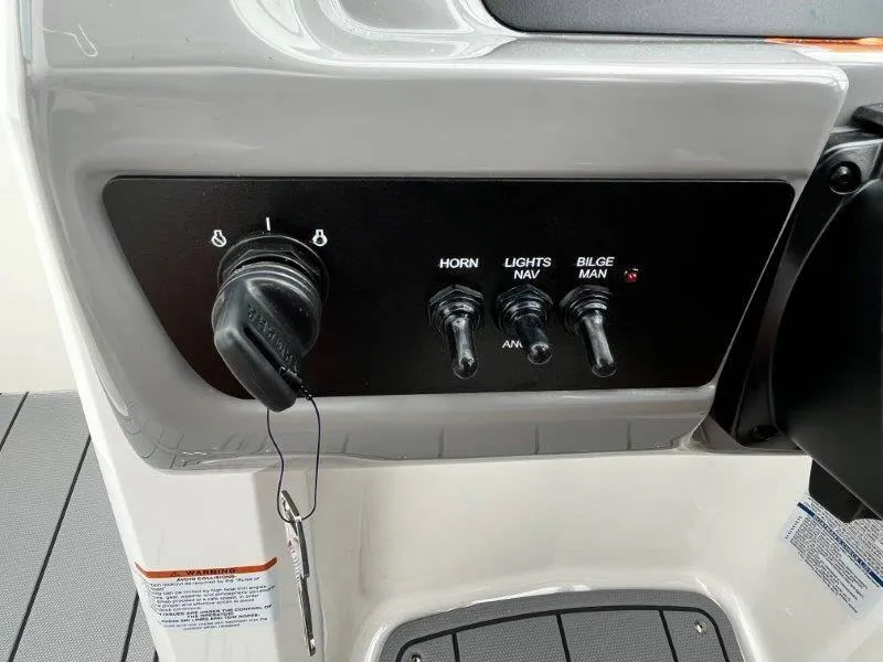 Slide: The Image of Chaparral 21 SSi Ski & Fish 2025 - 117