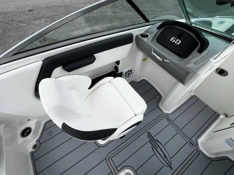 Slide: The Image of Chaparral 21 SSi Ski & Fish 2025 - 124