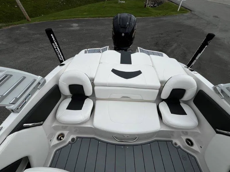 Slide: The Image of Chaparral 21 SSi Ski & Fish 2025 - 16