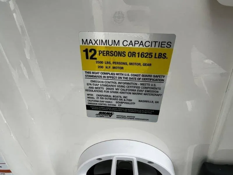 Slide: The Image of Chaparral 21 SSi Ski & Fish 2025 - 177