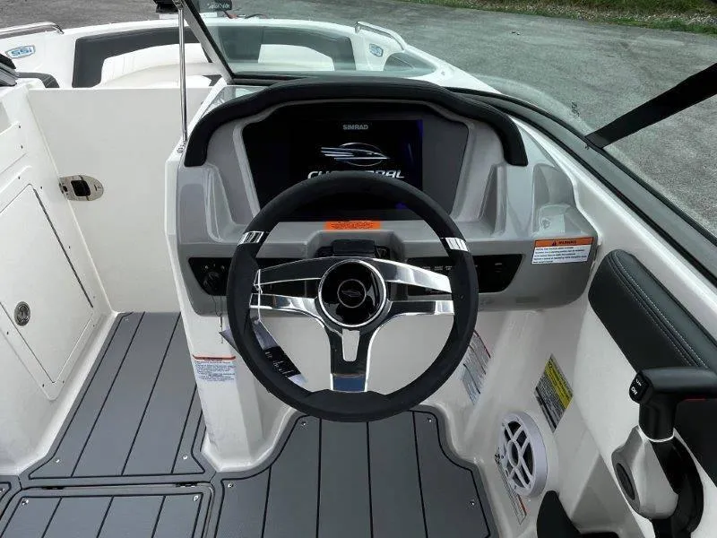 Slide: The Image of Chaparral 21 SSi Ski & Fish 2025 - 179